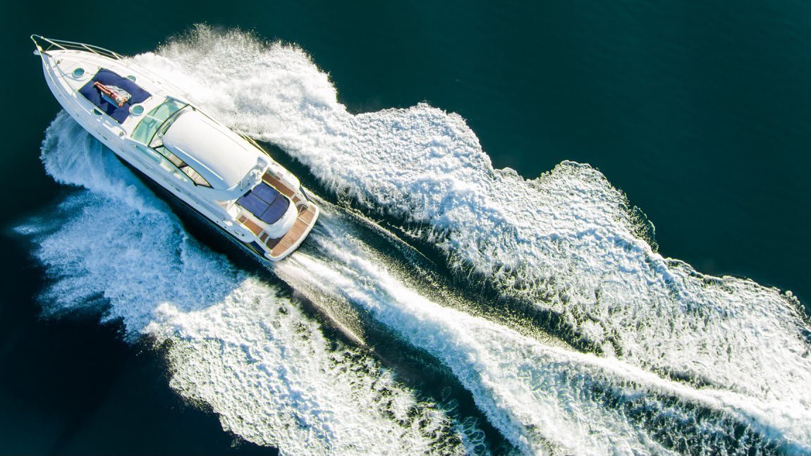 Yacht surfing